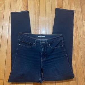 Levi's Women's shaping & Straight Leg Jeans in Deep Indigo Sz 30-32